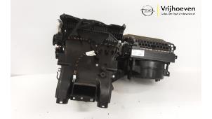 Gebruikte Kachelhuis Opel Insignia Sports Tourer 2.0 CDTI 16V 160 Ecotec Prijs € 200,00 Margeregeling aangeboden door Autodemontage Vrijhoeven B.V.