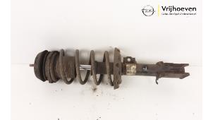 Gebruikte Mac Phersonpoot links-voor Opel Corsa C (F08/68) 1.0 12V Twin Port Prijs € 50,00 Margeregeling aangeboden door Autodemontage Vrijhoeven B.V.