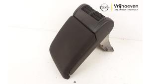 Begagnade Armstöd Opel Vectra C Caravan 2.2 DIG 16V Pris € 30,00 Marginaltabell erbjuds av Autodemontage Vrijhoeven B.V.