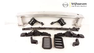 Gebruikte Bumperbalk achter Opel Crossland (X) 1.2 Turbo 12V Prijs € 100,00 Margeregeling aangeboden door Autodemontage Vrijhoeven B.V.
