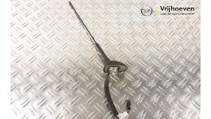 Gebruikte Antenne Opel Adam 1.4 16V Prijs € 20,00 Margeregeling aangeboden door Autodemontage Vrijhoeven B.V.