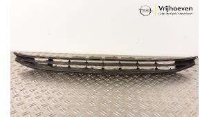 Gebruikte Grille Opel Corsa E 1.0 SIDI Turbo 12V Prijs € 30,00 Margeregeling aangeboden door Autodemontage Vrijhoeven B.V.