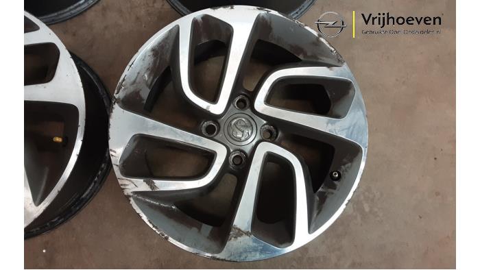 Velgen set van een Opel Crossland (X) 1.2 12V 2017