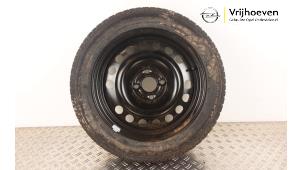Usados Rueda de repuesto Opel Tigra Twin Top 1.4 16V Precio € 50,00 Norma de margen ofrecido por Autodemontage Vrijhoeven B.V.