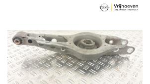 Gebruikte Draagarm onder links-achter Opel Insignia Sports Tourer 1.5 Turbo 16V 165 Prijs € 40,00 Margeregeling aangeboden door Autodemontage Vrijhoeven B.V.