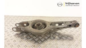 Gebruikte Draagarm onder rechts-achter Opel Insignia Sports Tourer 1.5 Turbo 16V 165 Prijs € 40,00 Margeregeling aangeboden door Autodemontage Vrijhoeven B.V.