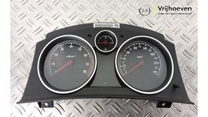 Używane Tablica rozdzielcza Opel Astra H (L48) 1.6 16V Twinport Cena € 75,00 Procedura marży oferowane przez Autodemontage Vrijhoeven B.V.