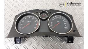 Używane Tablica rozdzielcza Opel Zafira (M75) 2.2 16V Direct Ecotec Cena € 75,00 Procedura marży oferowane przez Autodemontage Vrijhoeven B.V.