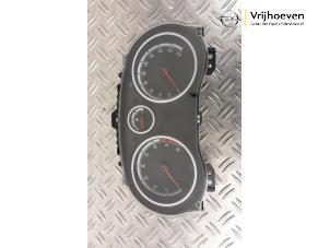 Gebruikte Instrumentenpaneel Opel Corsa D 1.2 16V Prijs € 90,00 Margeregeling aangeboden door Autodemontage Vrijhoeven B.V.