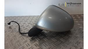 Gebruikte Buitenspiegel links Opel Corsa D 1.2 16V Prijs € 25,00 Margeregeling aangeboden door Autodemontage Vrijhoeven B.V.