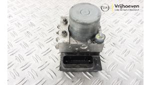 Begagnade ABS-pump Opel Corsa D 1.6i OPC 16V Turbo Pris € 150,00 Marginaltabell erbjuds av Autodemontage Vrijhoeven B.V.