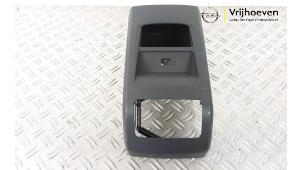 Używane Konsole srodkowe Opel Astra L (F3/FB/FM/FP) 1.2 Turbo 130 12V Cena € 75,00 Procedura marży oferowane przez Autodemontage Vrijhoeven B.V.