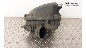 Begagnade Luftfilterhus Opel Adam 1.4 16V Pris € 50,00 Marginaltabell erbjuds av Autodemontage Vrijhoeven B.V.