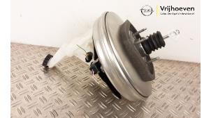 Używane Wspomaganie hamulców Opel Astra L (F3/FB/FM/FP) 1.2 Turbo 130 12V Cena € 100,00 Procedura marży oferowane przez Autodemontage Vrijhoeven B.V.