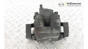 Używane Zacisk hamulcowy prawy przód Opel Astra K Sports Tourer 1.6 CDTI 136 16V Cena € 45,00 Procedura marży oferowane przez Autodemontage Vrijhoeven B.V.