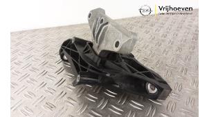 Używane Wspornik silnika Opel Combo Cargo 1.6 CDTI 75 Cena € 25,00 Z VAT oferowane przez Autodemontage Vrijhoeven B.V.