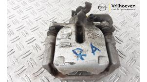 Gebruikte Remklauw (Tang) rechts-achter Opel Combo Cargo 1.6 CDTI 75 Prijs € 80,01 Inclusief btw aangeboden door Autodemontage Vrijhoeven B.V.