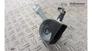 Gebruikte Claxon Opel Corsa F (UB/UH/UP) 1.5 CDTI 100 Prijs € 15,00 Margeregeling aangeboden door Autodemontage Vrijhoeven B.V.