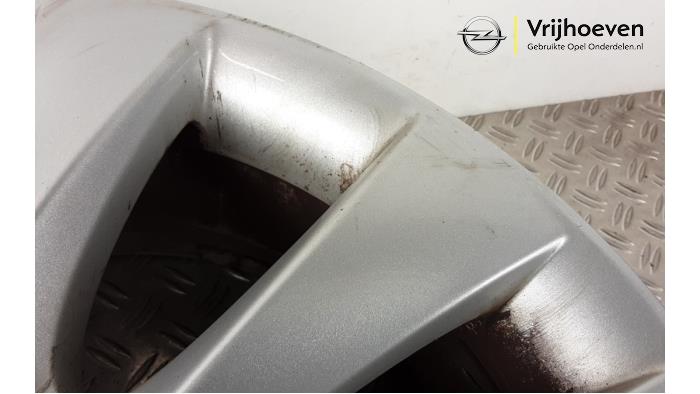 Velg van een Opel Astra J GTC (PD2/PF2) 1.4 Turbo 16V ecoFLEX 140 2014