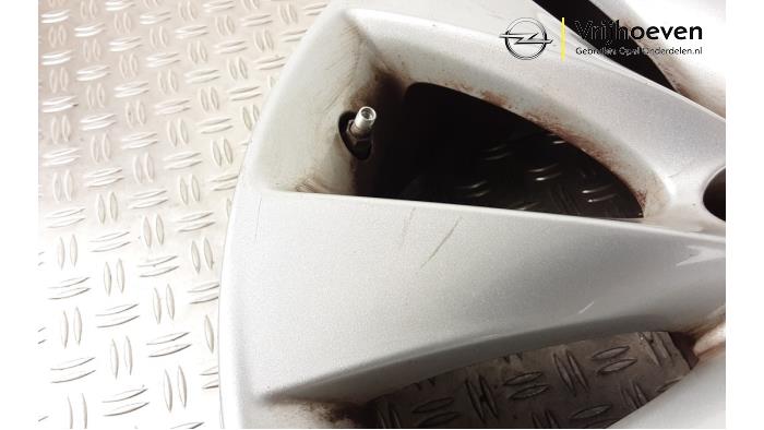 Velg van een Opel Astra J GTC (PD2/PF2) 1.4 Turbo 16V ecoFLEX 140 2014