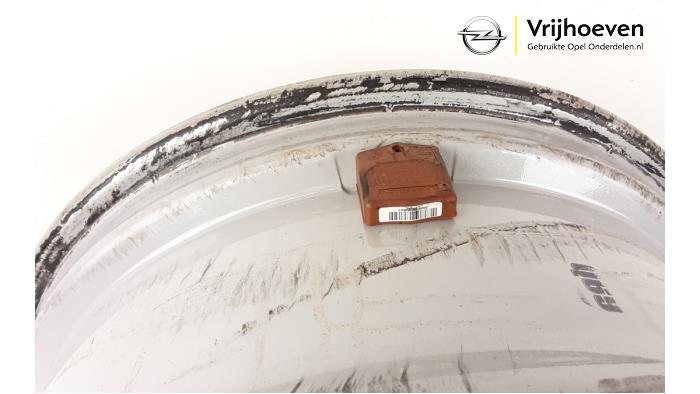 Velg van een Opel Astra J GTC (PD2/PF2) 1.4 Turbo 16V ecoFLEX 140 2014