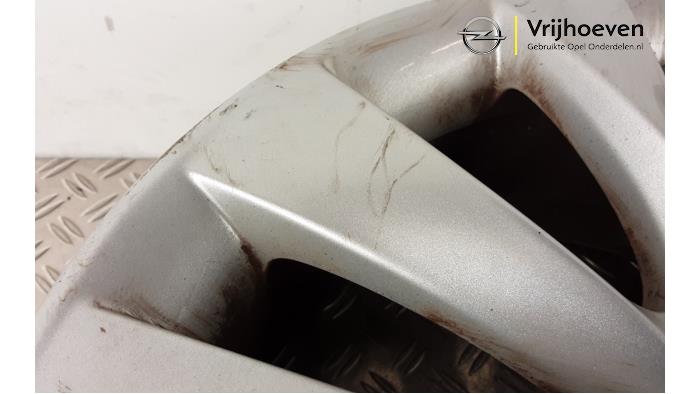 Velg van een Opel Astra J GTC (PD2/PF2) 1.4 Turbo 16V ecoFLEX 140 2014