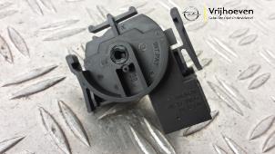 Begagnade Tändningslås Opel Agila (A) 1.0 12V Pris € 10,00 Marginaltabell erbjuds av Autodemontage Vrijhoeven B.V.