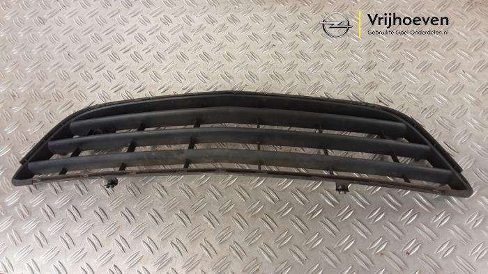 Grille van een Opel Corsa D 1.4 16V Twinport 2008