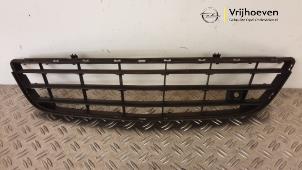 Gebruikte Grille Opel Corsa D 1.4 16V Twinport Prijs € 25,00 Margeregeling aangeboden door Autodemontage Vrijhoeven B.V.