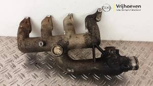 Gebruikte Inlaatspruitstuk Opel Vivaro 1.9 DI Prijs € 75,00 Margeregeling aangeboden door Autodemontage Vrijhoeven B.V.