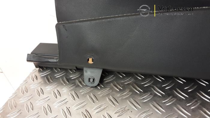 Dekzeil Bagageruimte van een Opel Astra H SW (L35) 1.7 CDTi 16V 2008