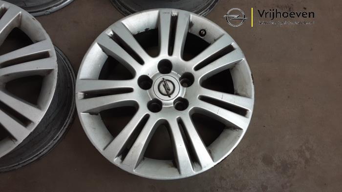 Felgen Set van een Opel Astra H SW (L35) 1.7 CDTi 16V 2008