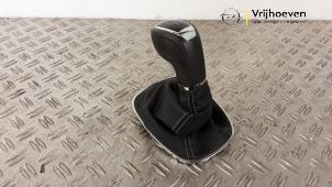 Gebruikte Pookknop Opel Corsa E 1.6 OPC Turbo 16V Prijs € 75,00 Margeregeling aangeboden door Autodemontage Vrijhoeven B.V.