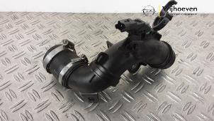 Gebruikte Intercooler Buis Opel Grandland (X) 1.2 Turbo 12V Prijs € 20,00 Margeregeling aangeboden door Autodemontage Vrijhoeven B.V.