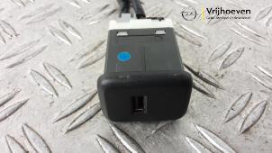 Gebruikte AUX/USB aansluiting Opel Karl 1.0 12V Prijs € 20,00 Margeregeling aangeboden door Autodemontage Vrijhoeven B.V.