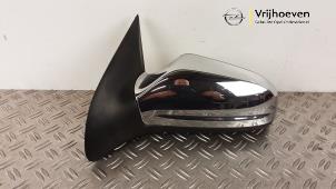 Gebruikte Buitenspiegel links Opel Astra H GTC (L08) 1.6 16V Twinport Prijs € 60,00 Margeregeling aangeboden door Autodemontage Vrijhoeven B.V.
