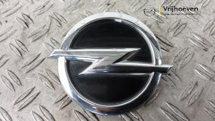 Usagé Commutateur hayon Opel Adam 1.2 16V Prix € 85,00 Règlement à la marge proposé par Autodemontage Vrijhoeven B.V.