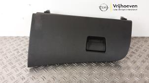 Gebruikte Dashboardkastje Opel Insignia Sports Tourer 2.0 GSi Turbo 16V 4x4 Prijs € 50,00 Margeregeling aangeboden door Autodemontage Vrijhoeven B.V.