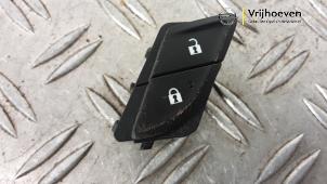 Gebruikte Centrale deurvergrendeling Schakelaar Opel Insignia Sports Tourer 1.6 CDTI 16V 136 Prijs € 10,00 Margeregeling aangeboden door Autodemontage Vrijhoeven B.V.