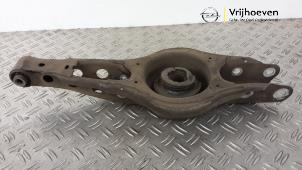 Gebruikte Draagarm onder rechts-achter Opel Insignia Sports Tourer 1.6 CDTI 16V 136 Prijs € 40,00 Margeregeling aangeboden door Autodemontage Vrijhoeven B.V.