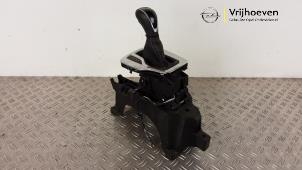 Begagnade Automatisk växelväljare Opel Insignia Sports Tourer 1.6 CDTI 16V 136 Pris € 150,00 Marginaltabell erbjuds av Autodemontage Vrijhoeven B.V.