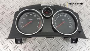 Używane Tablica rozdzielcza Opel Zafira (M75) 1.6 16V Cena € 75,00 Procedura marży oferowane przez Autodemontage Vrijhoeven B.V.