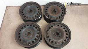 Używane Zestaw obreczy Opel Vectra C Caravan Cena € 80,00 Procedura marży oferowane przez Autodemontage Vrijhoeven B.V.