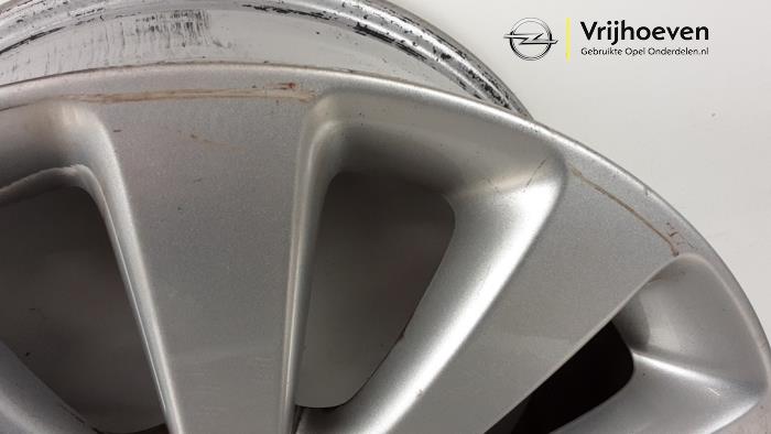Wheel from a Opel Astra J (PC6/PD6/PE6/PF6) 2.0 CDTI 16V 165 Ecotec 2014
