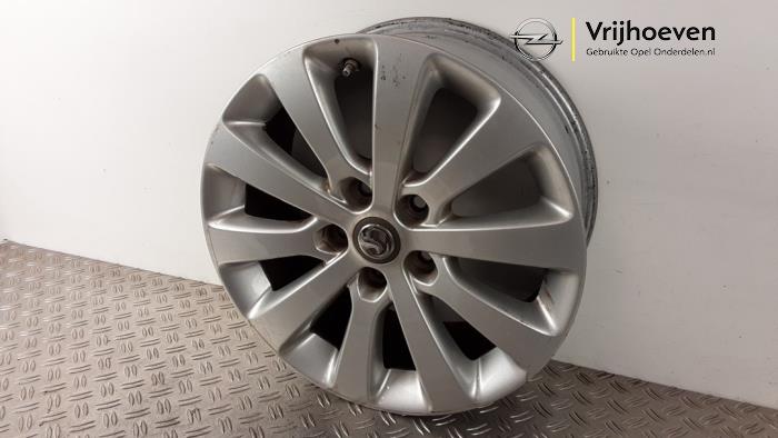 Wheel from a Opel Astra J (PC6/PD6/PE6/PF6) 2.0 CDTI 16V 165 Ecotec 2014