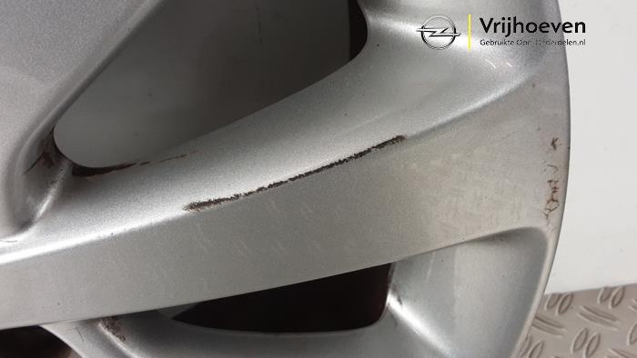 Wheel from a Opel Astra J (PC6/PD6/PE6/PF6) 2.0 CDTI 16V 165 Ecotec 2014