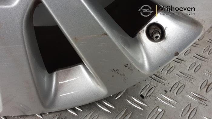 Wheel from a Opel Astra J (PC6/PD6/PE6/PF6) 2.0 CDTI 16V 165 Ecotec 2014