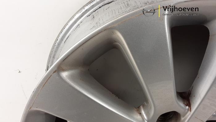 Wheel from a Opel Astra J (PC6/PD6/PE6/PF6) 2.0 CDTI 16V 165 Ecotec 2014