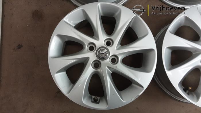 Velgen set van een Opel Karl 1.0 ecoFLEX 12V 2018