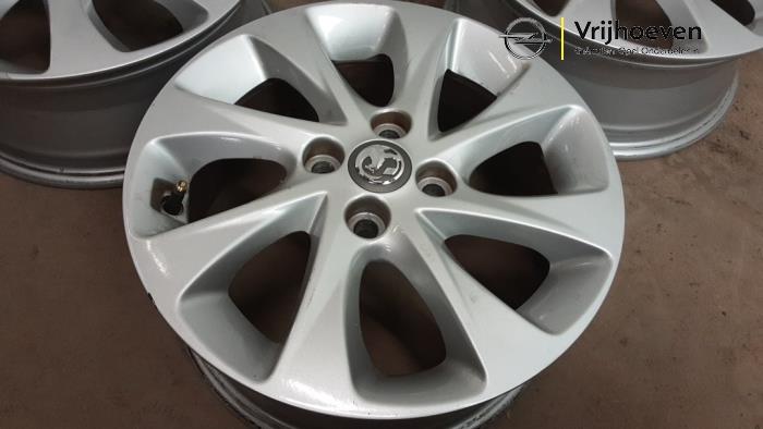 Velgen set van een Opel Karl 1.0 ecoFLEX 12V 2018